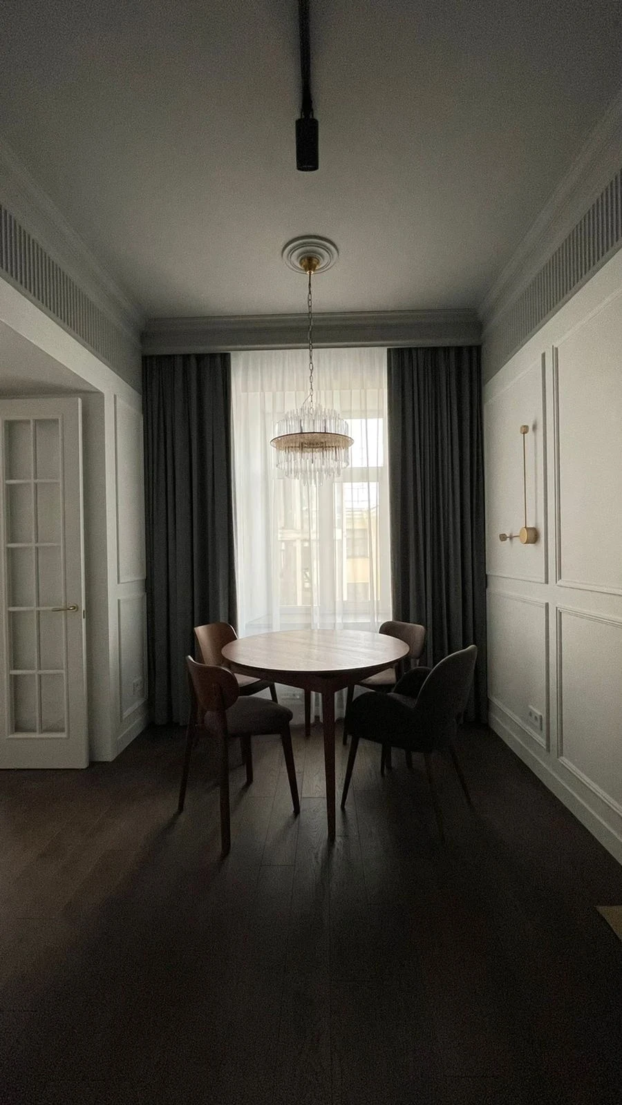 Трехкомнатная квартира в самом сердце Петербурга (Живые фото)